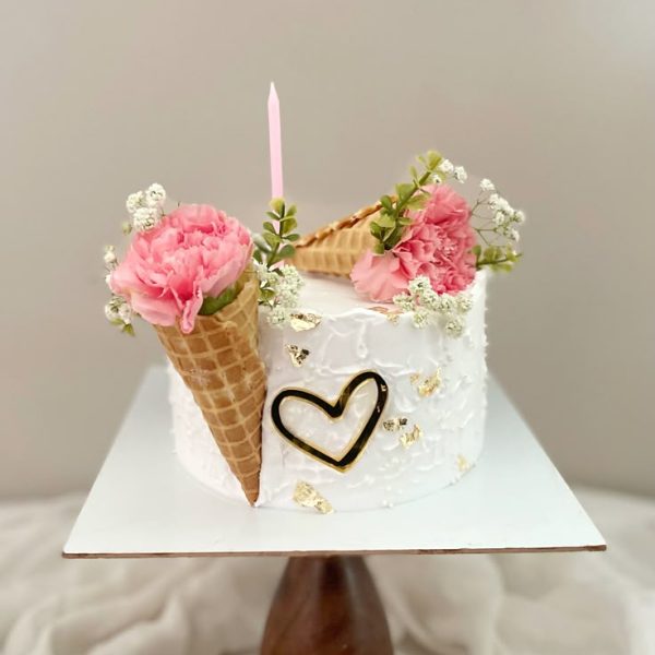 Cone Cake Best Icing Cake in Ludhiana Flower cake